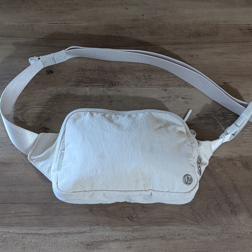 Lululemon Athletica White Belt Bag Fanny Pack